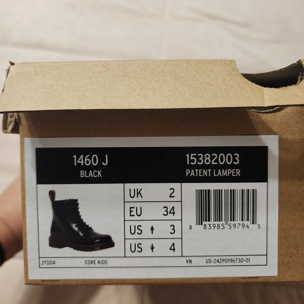 Dr. Martens 1460 8-Eye Patent Girls Boot - Picture 10 of 10